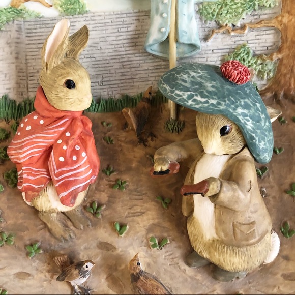 Upon the Scarecrow 3D Peter Rabbit Musical Plate LNC - Picture 3 of 8